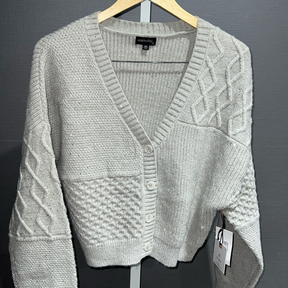 Juniors’ Textured V-neck Button Front Cardigan